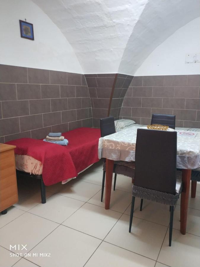 Camere Simili A Ostello Solo Per Uomini - Hostel-Like Rooms Only For Man Taranto Exterior photo